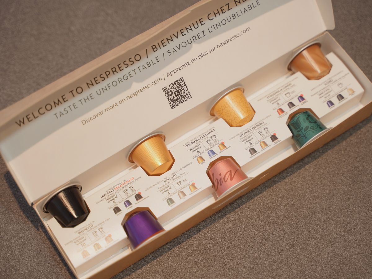咖啡機怎麼選?為什麼我選擇 Nespresso Inissia 簡單,才是最極致的享受 - 第17張圖 Nespresso Inissia 隨機附贈的膠囊迎新禮盒,一次體驗多種 Nespresso 經典咖啡口味