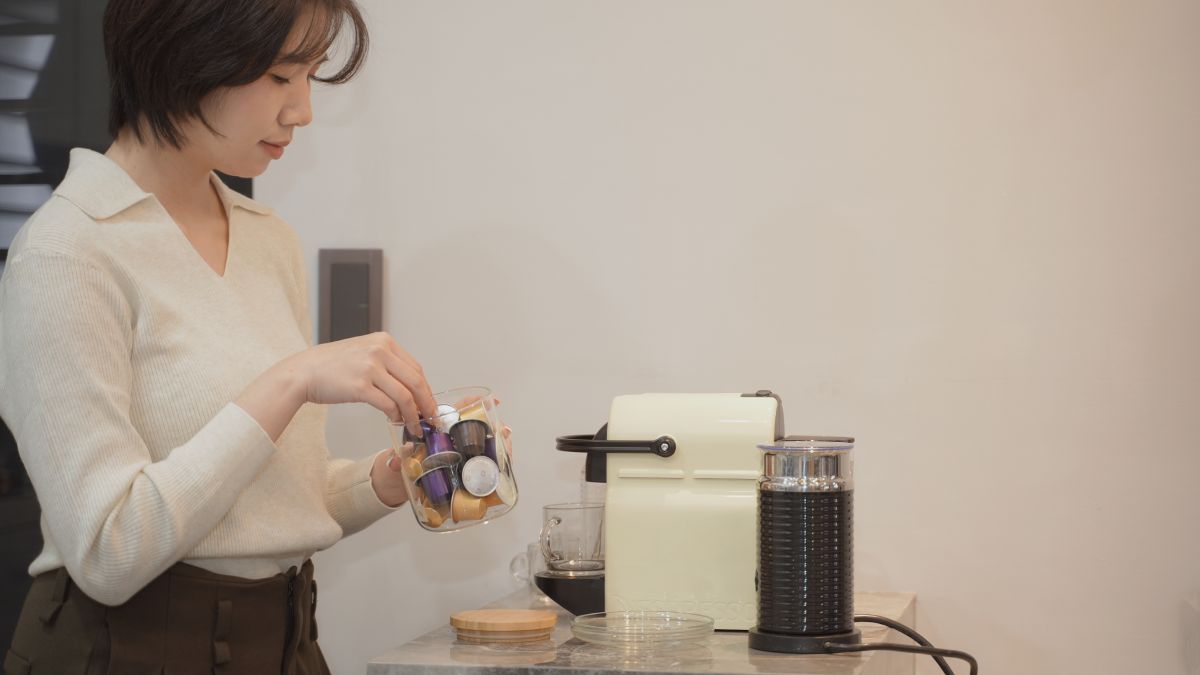 咖啡機怎麼選?為什麼我選擇 Nespresso Inissia 簡單,才是最極致的享受 - 第2張圖 Nespresso Inissia 續杯選集組體驗 隨時補滿的咖啡膠囊庫存,帶來不怕斷糧的居家安心感